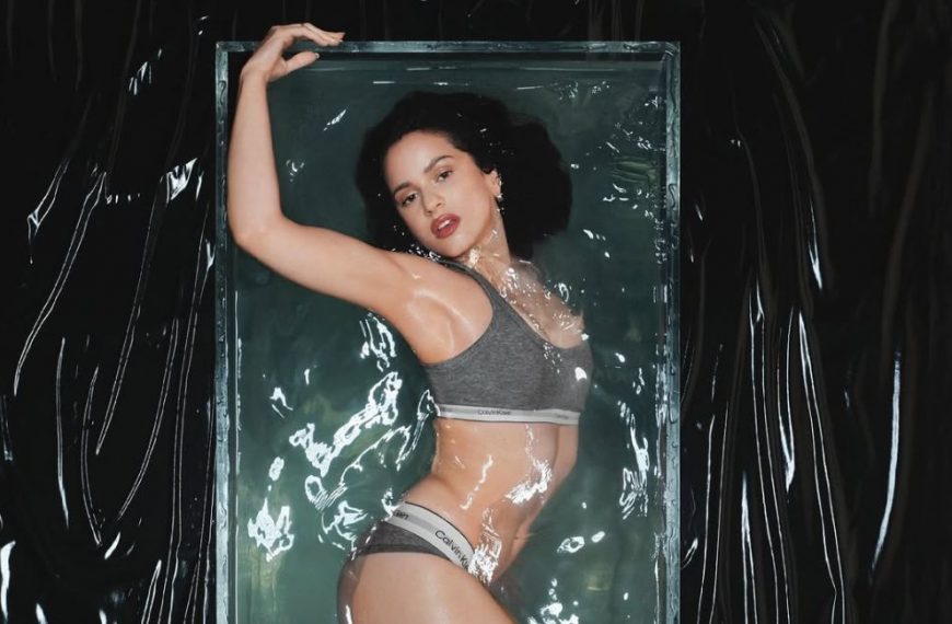 Rosalía presenta su nuevo single ‘De Madrugá’ y se convierte en la nueva imagen de Calvin Klein